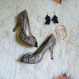 AK Anne Klein snake pumps with peep toe